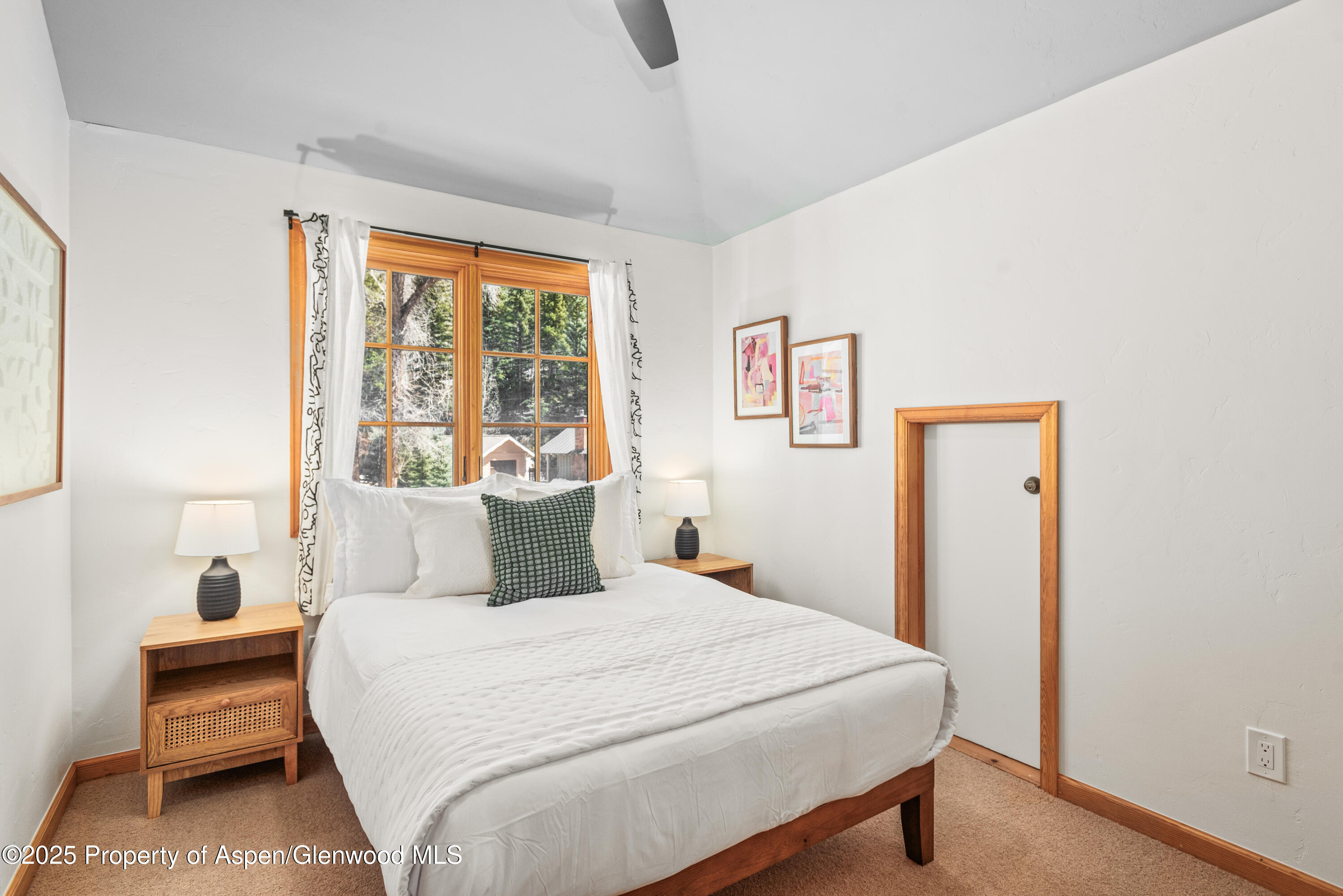385 Redstone Boulevard Unit: Upper