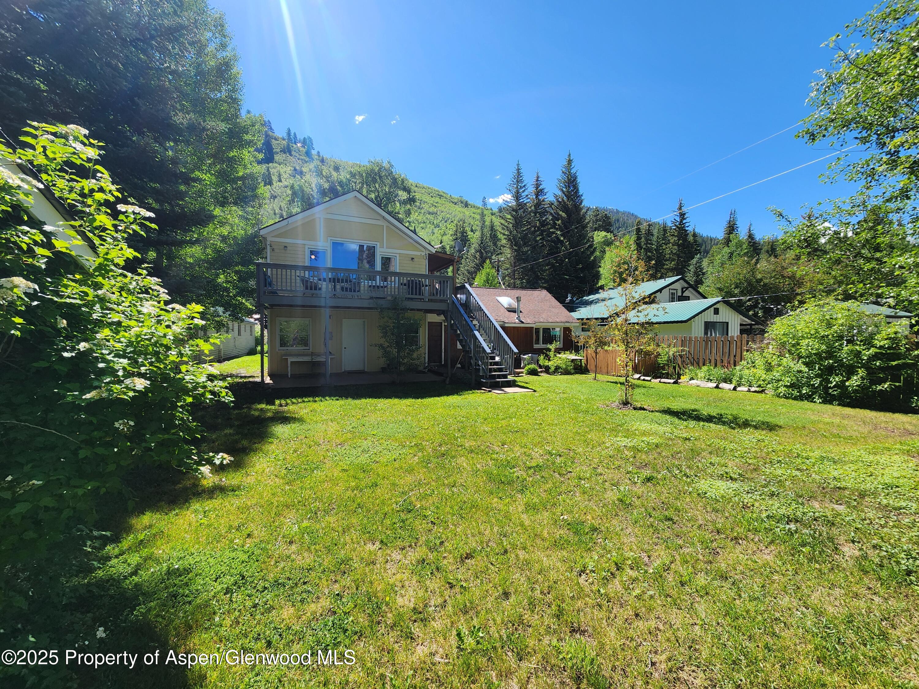 385 Redstone Boulevard Unit: Upper