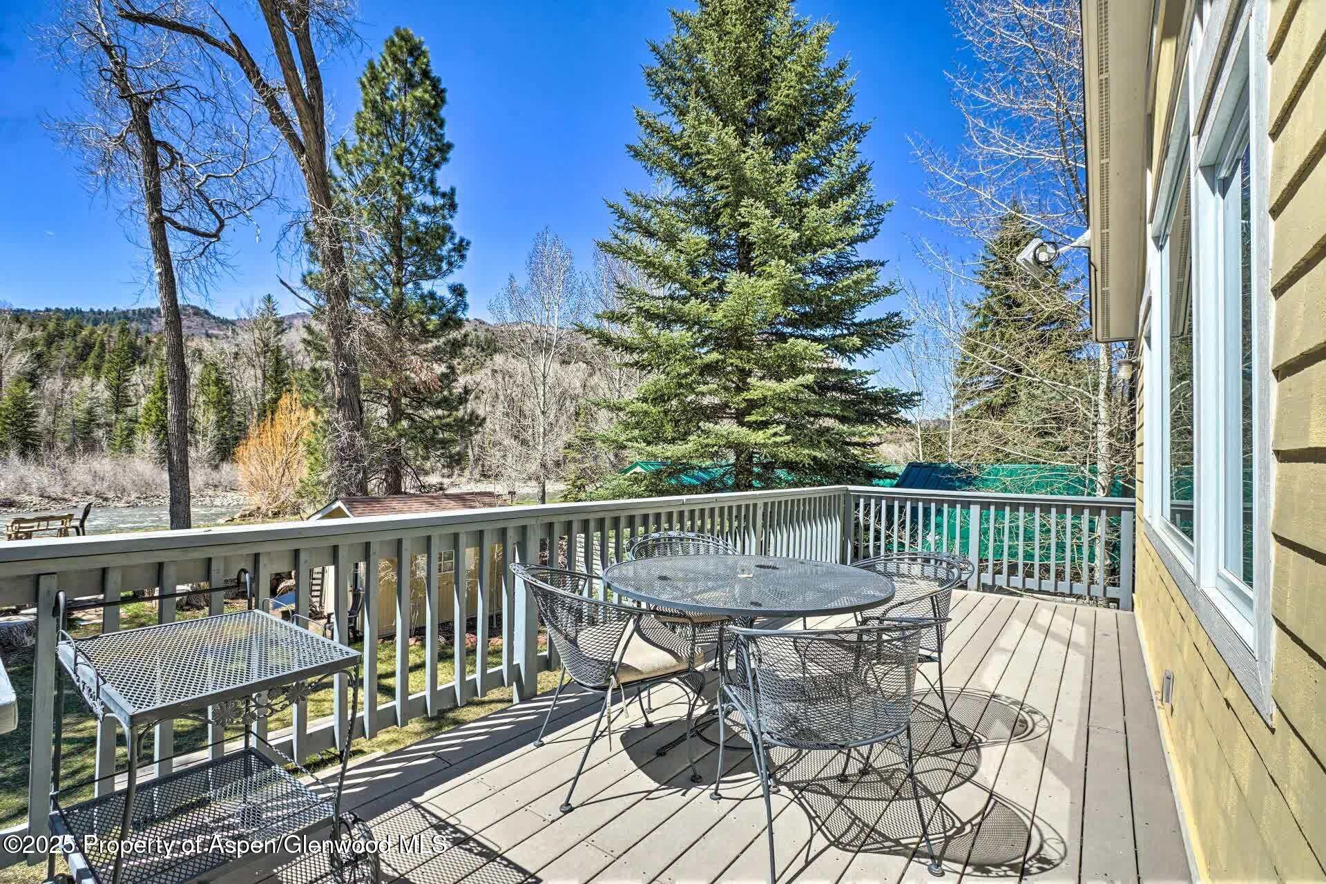 385 Redstone Boulevard Unit: Upper