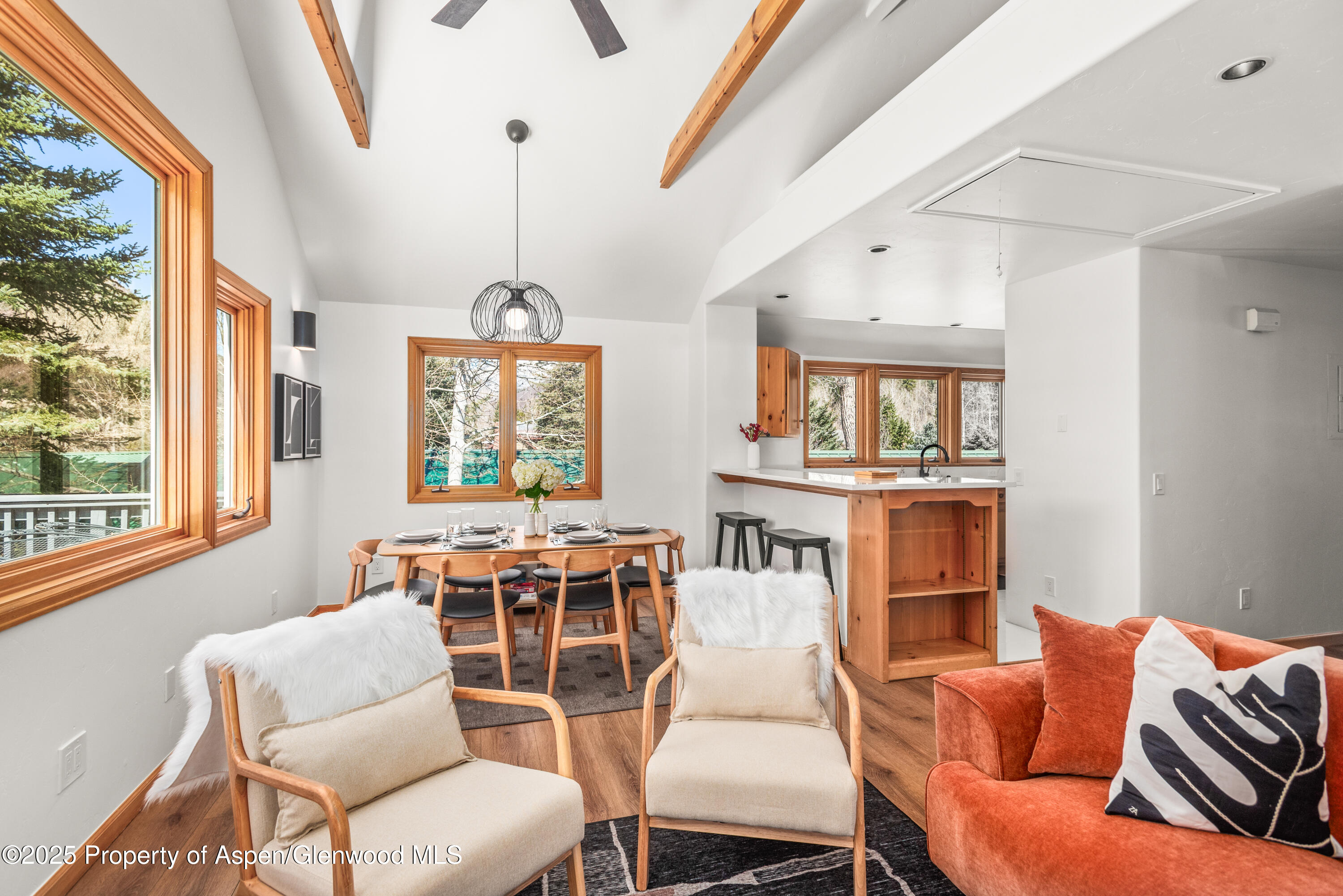 385 Redstone Boulevard Unit: Upper
