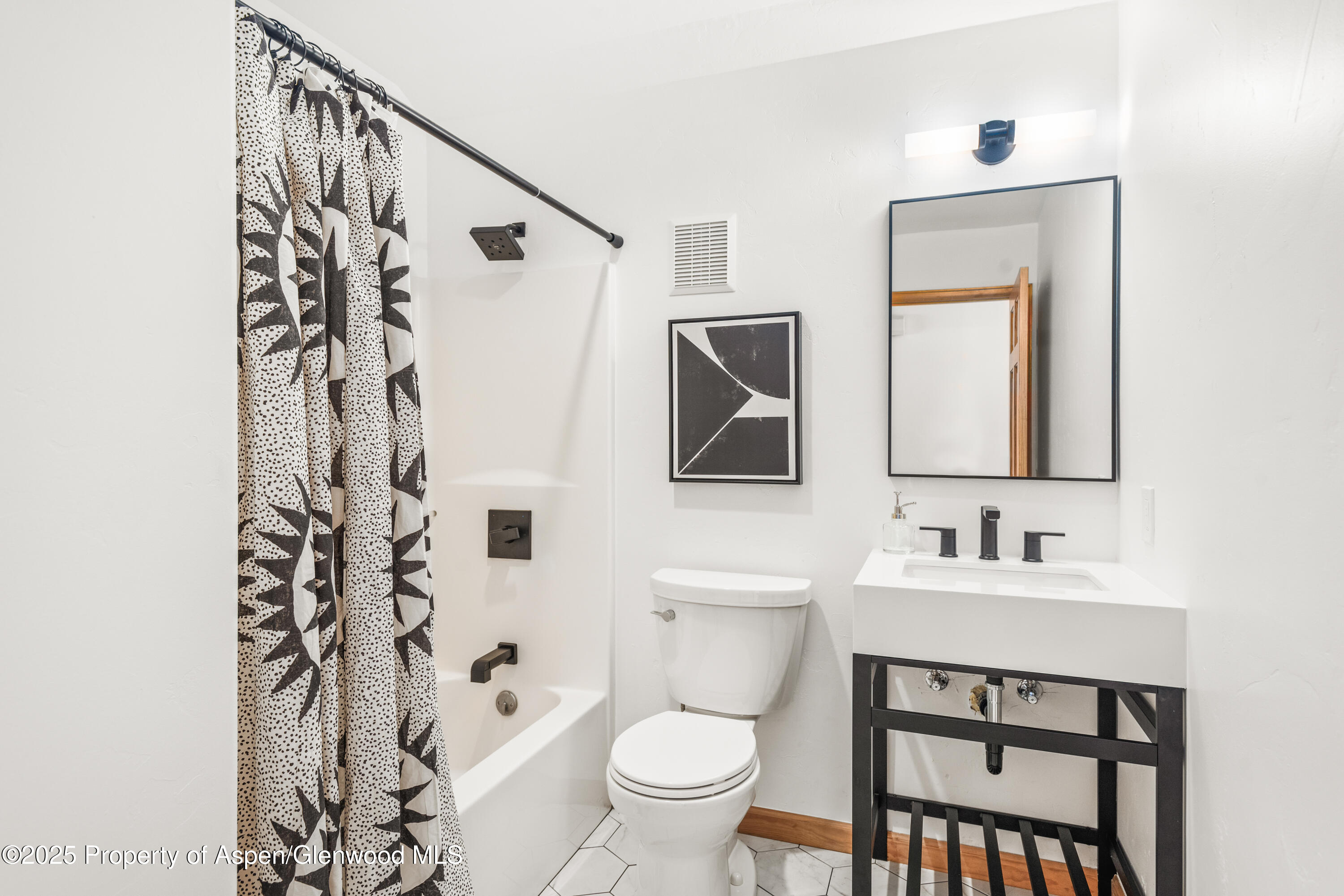 385 Redstone Boulevard Unit: Upper