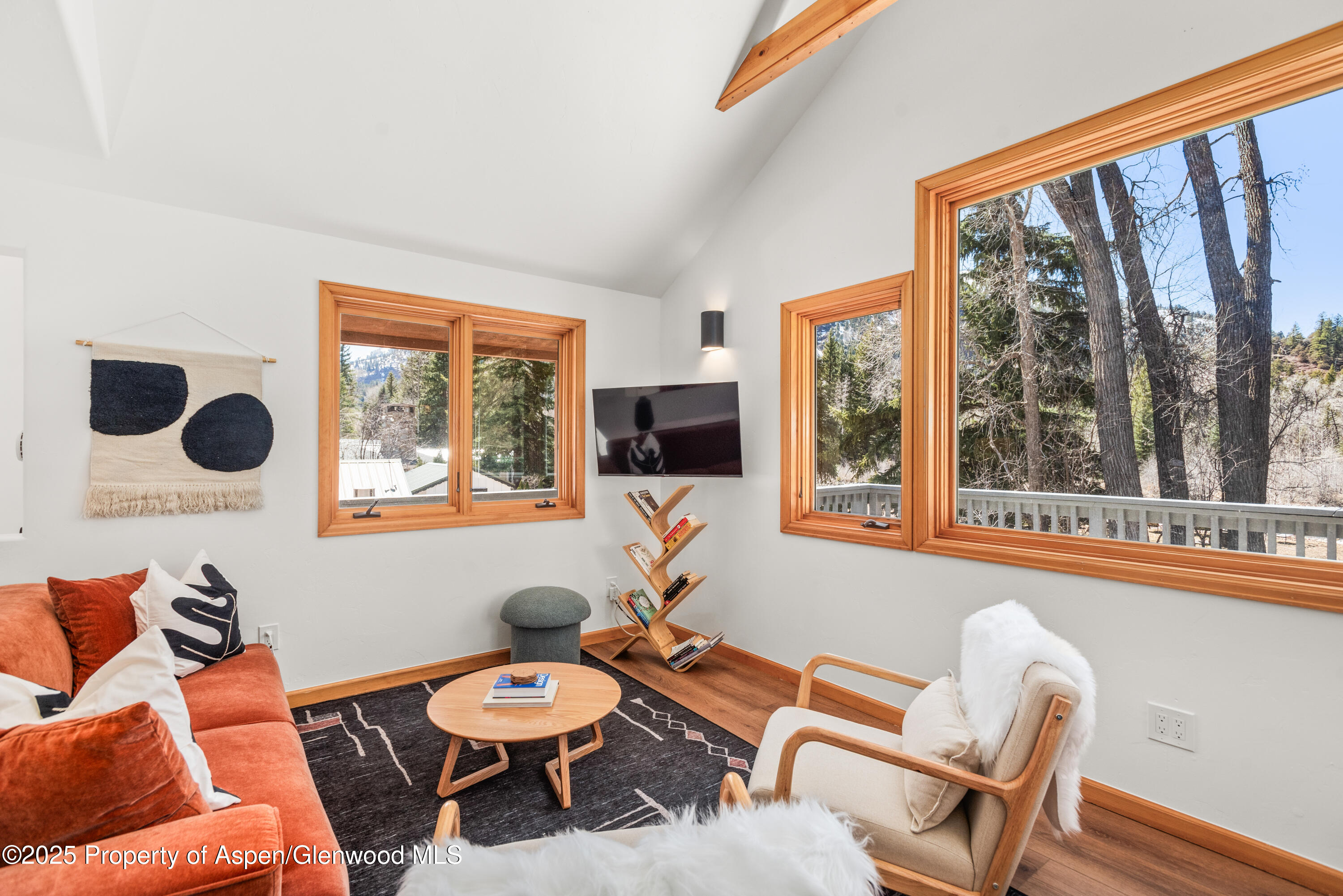 385 Redstone Boulevard Unit: Upper