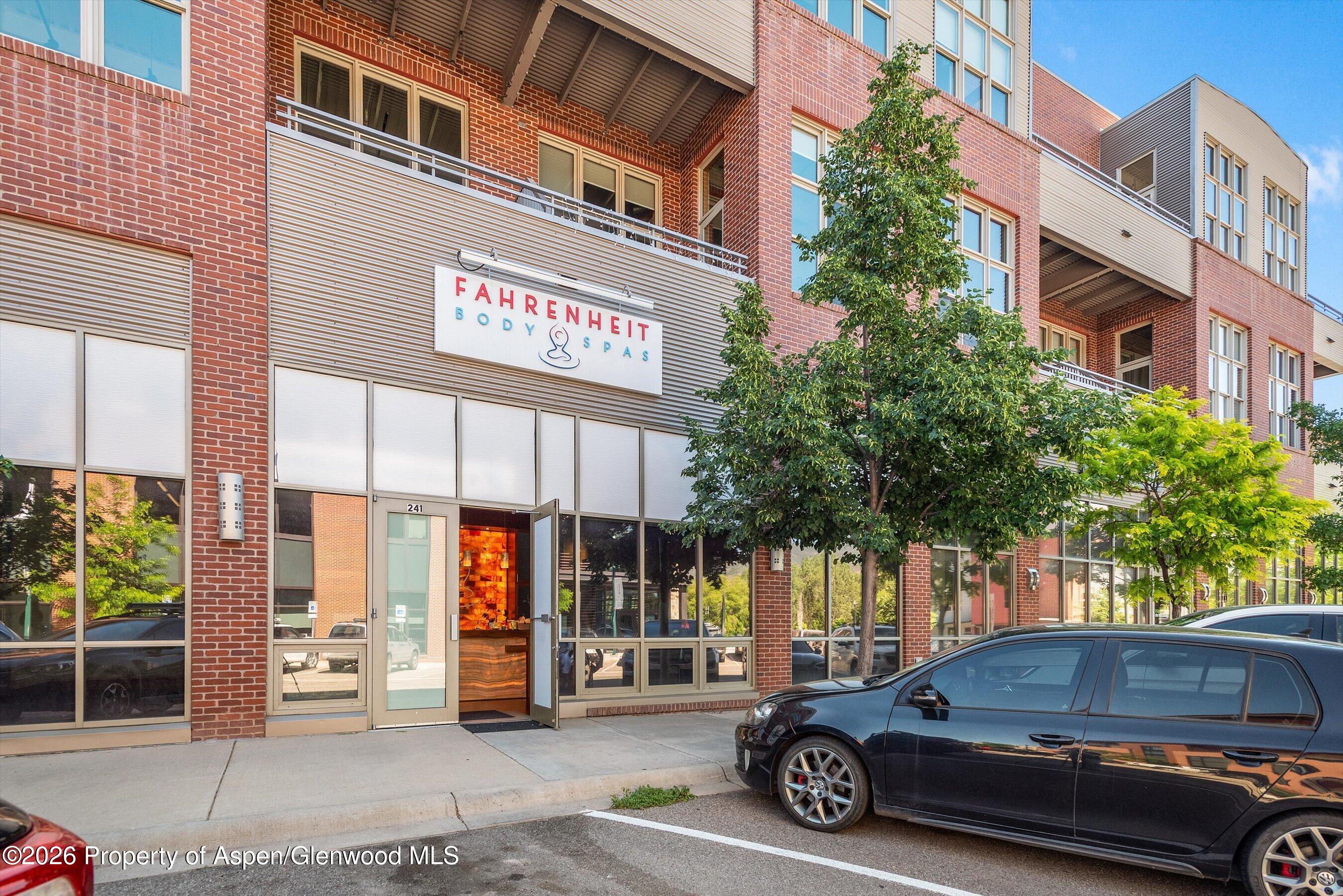 241 Robinson Street