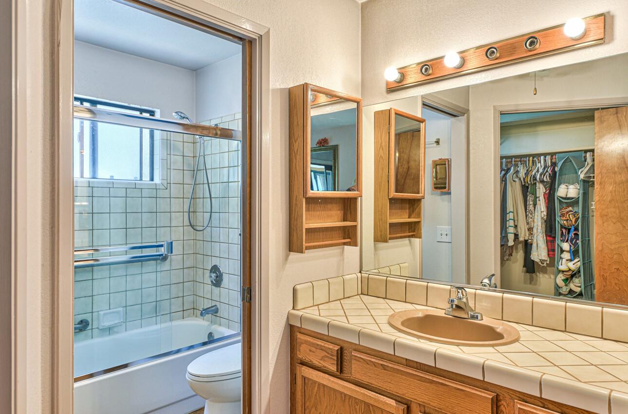 1131 Kimberly CT