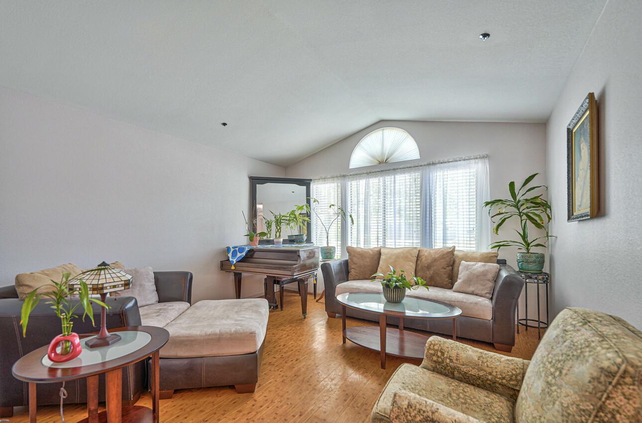 1131 Kimberly CT