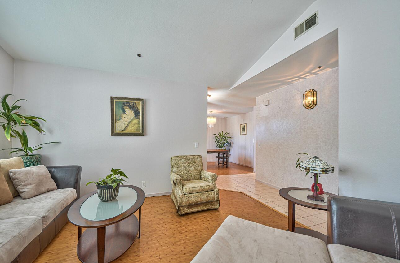 1131 Kimberly CT