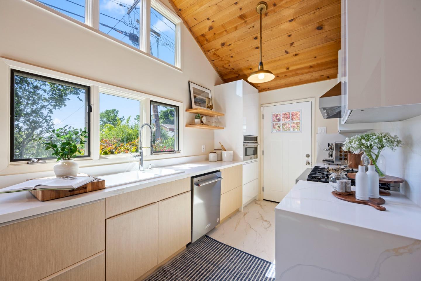 0 NE Corner Lobos & 1st AVE