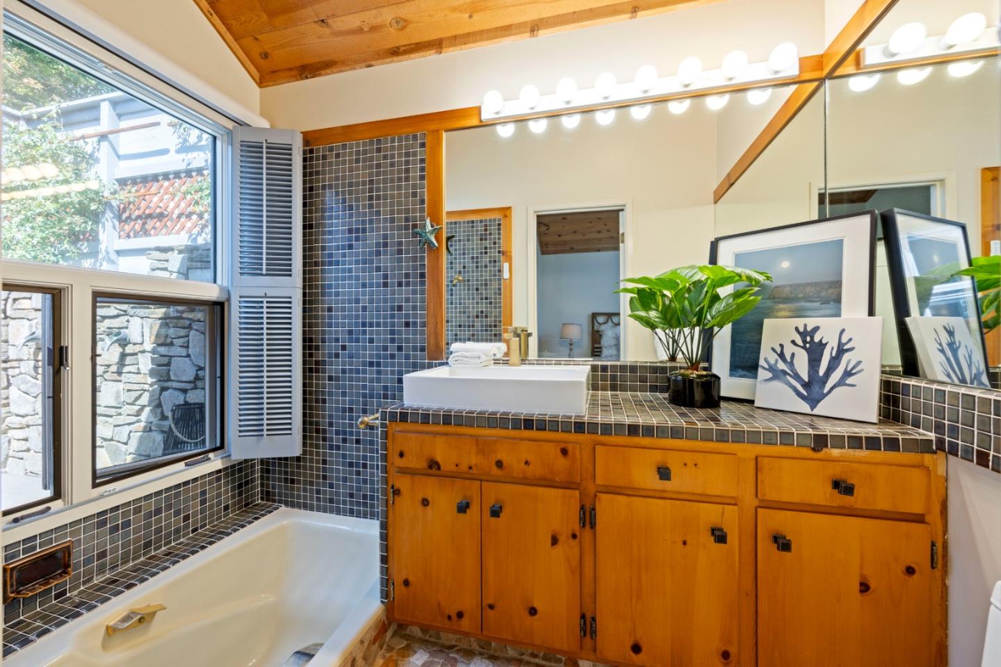 0 NE Corner Lobos & 1st AVE