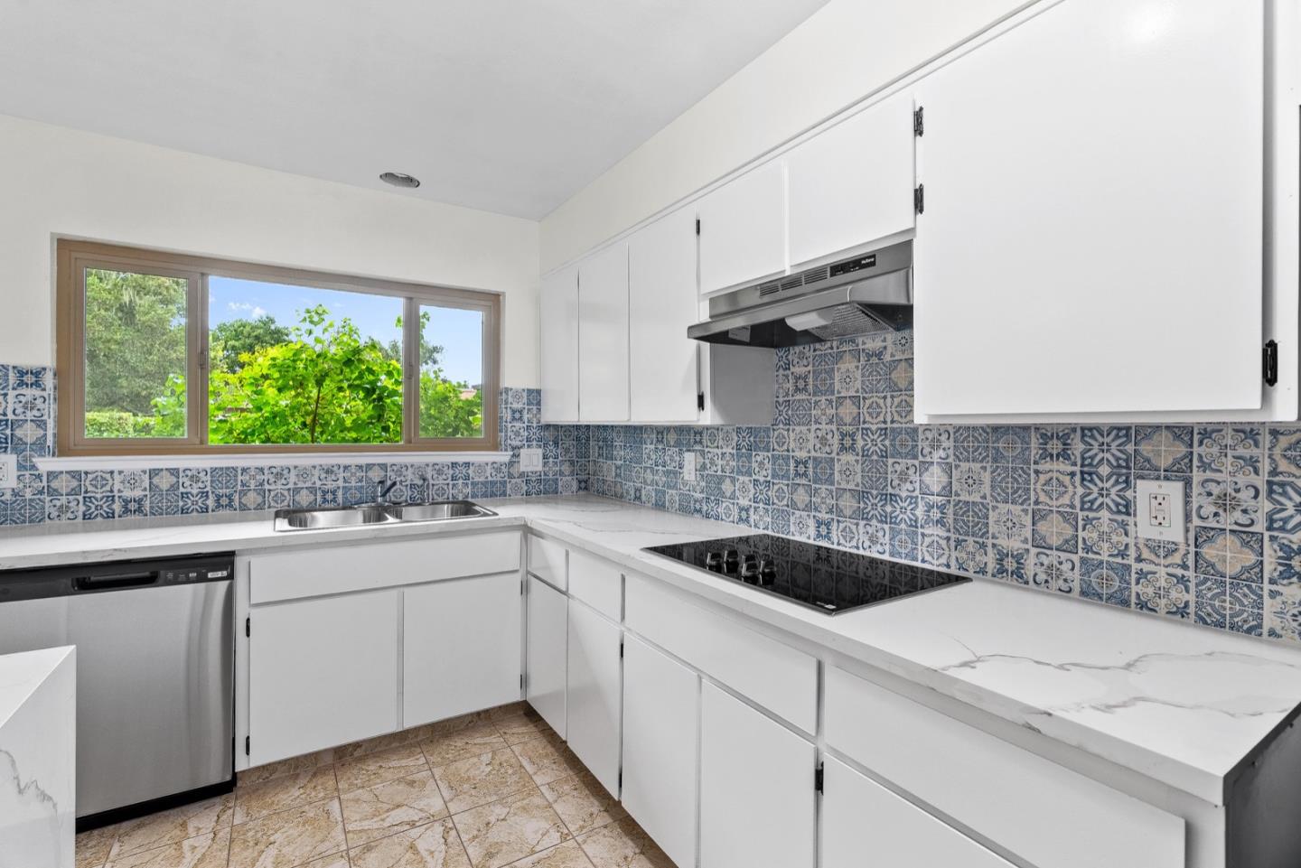 66 Montsalas DR