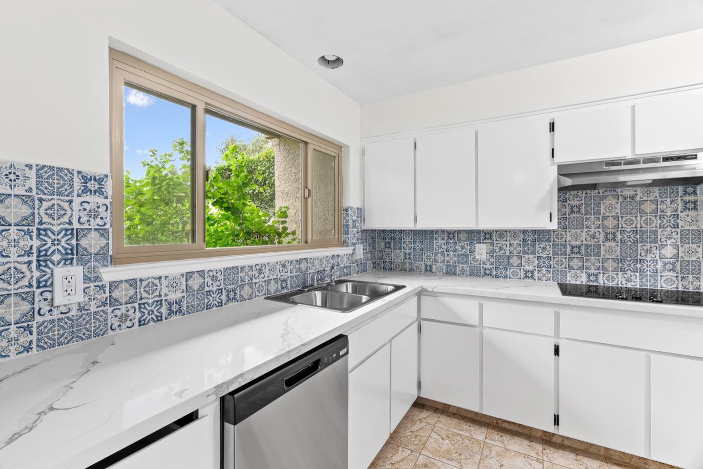 66 Montsalas DR