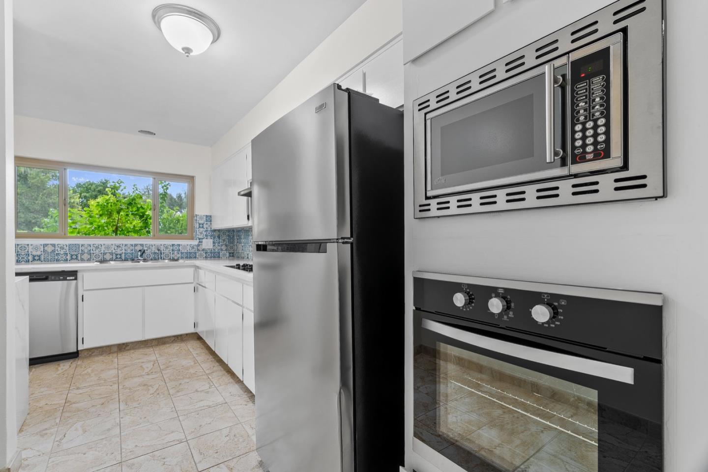 66 Montsalas DR