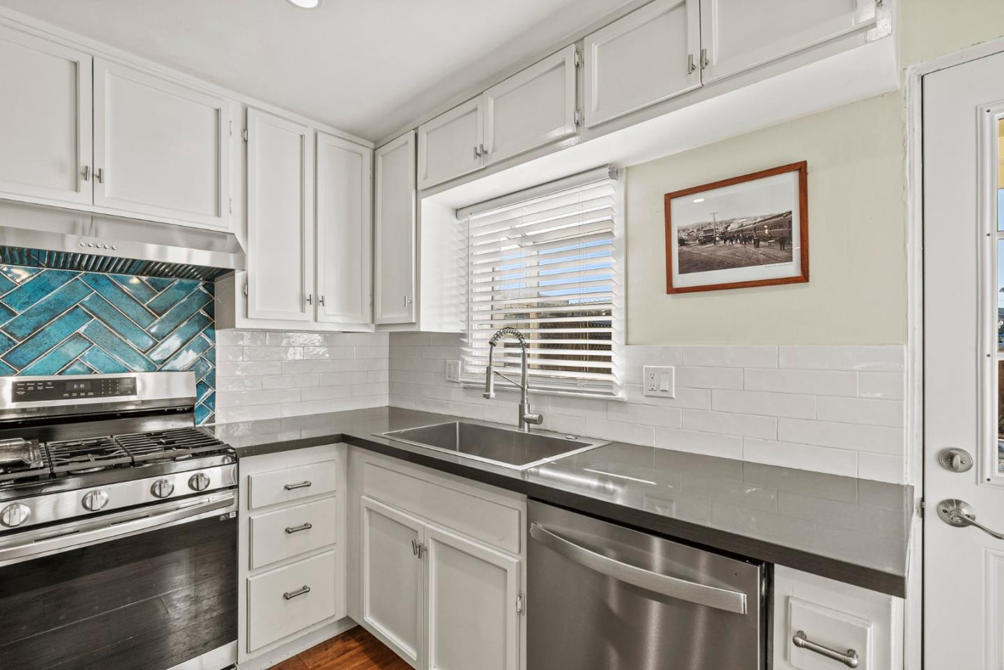 37 Portola AVE