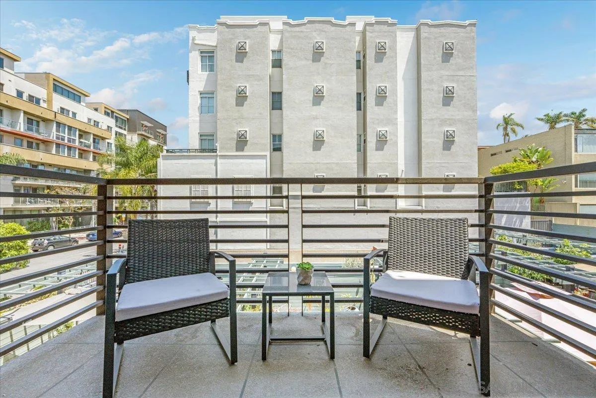 3211 5th Ave Unit 202