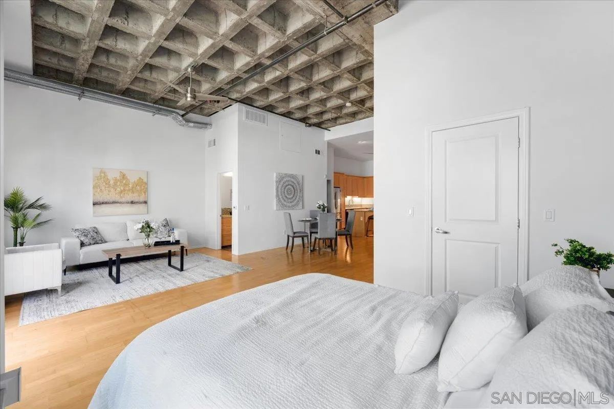 3211 5th Ave Unit 202