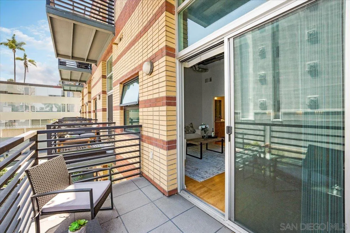 3211 5th Ave Unit 202