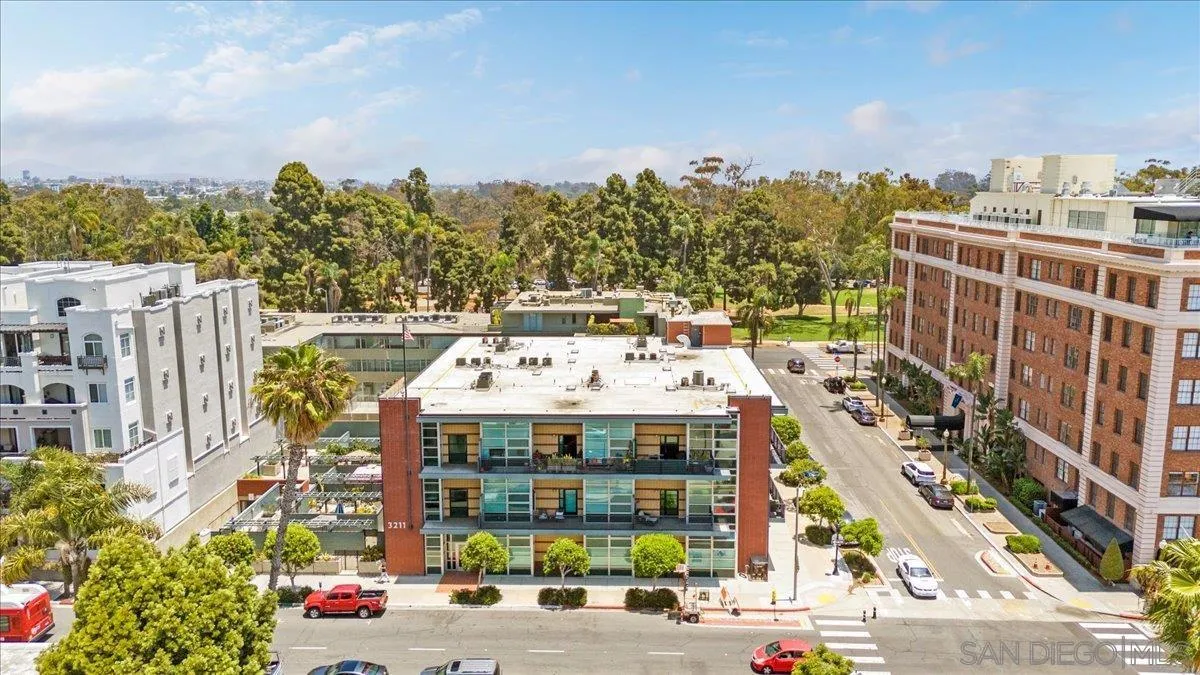 3211 5th Ave Unit 202