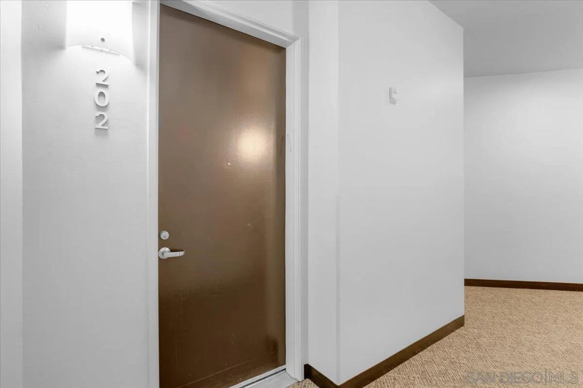 3211 5th Ave Unit 202