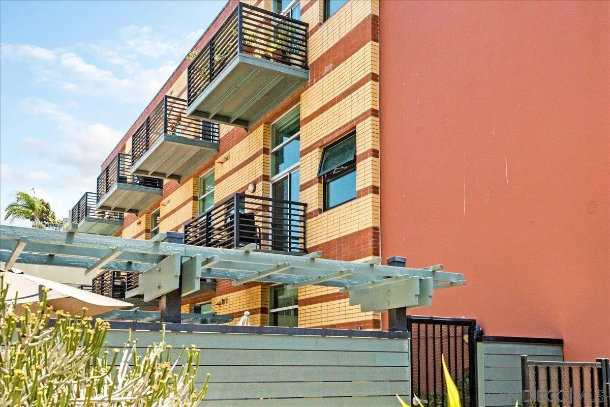 3211 5th Ave Unit 202