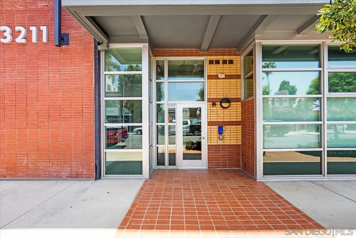 3211 5th Ave Unit 202