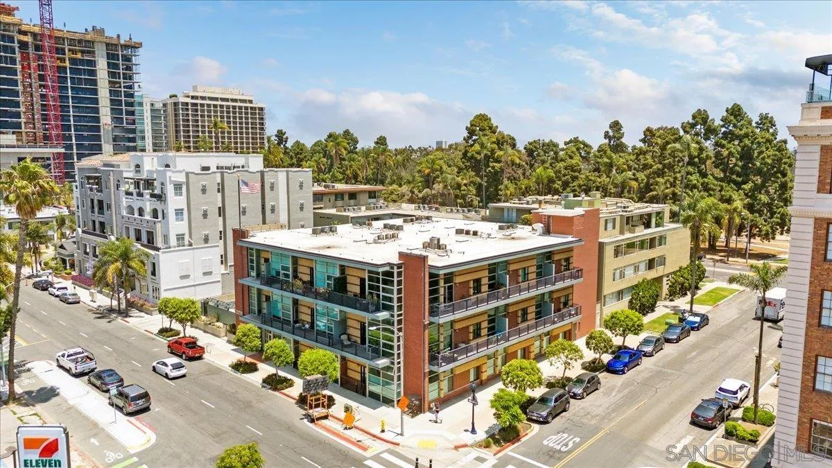 3211 5th Ave Unit 202