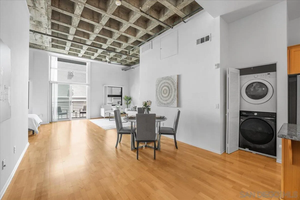 3211 5th Ave Unit 202