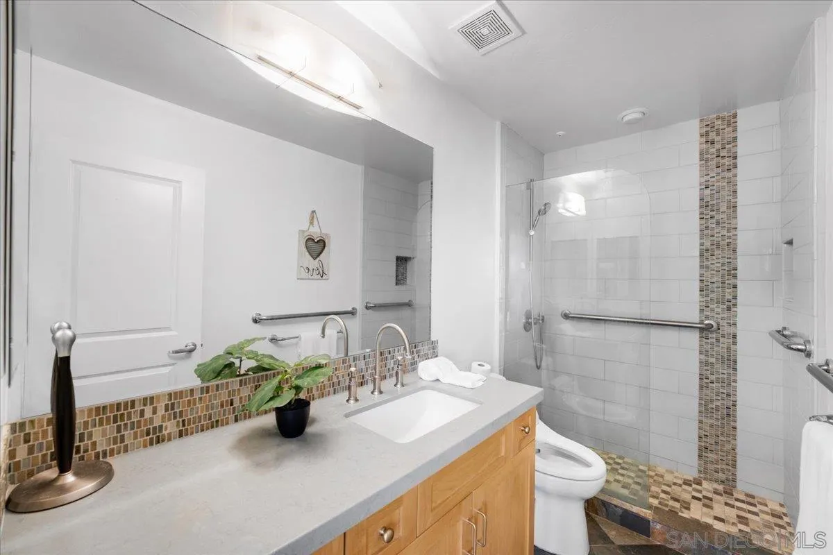 3211 5th Ave Unit 202