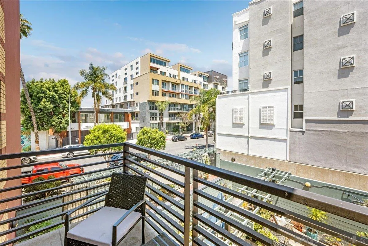 3211 5th Ave Unit 202