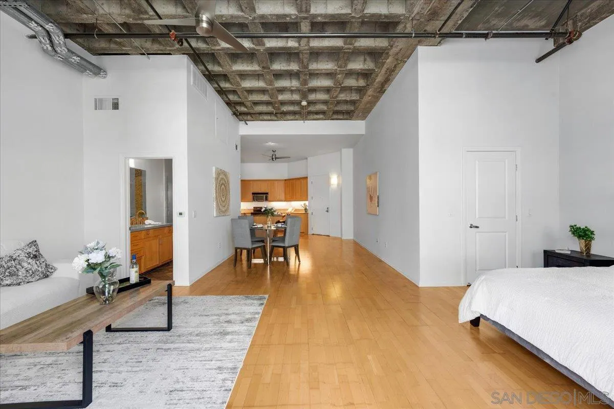 3211 5th Ave Unit 202