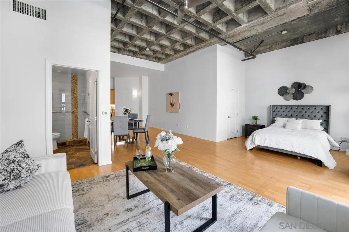 3211 5th Ave Unit 202