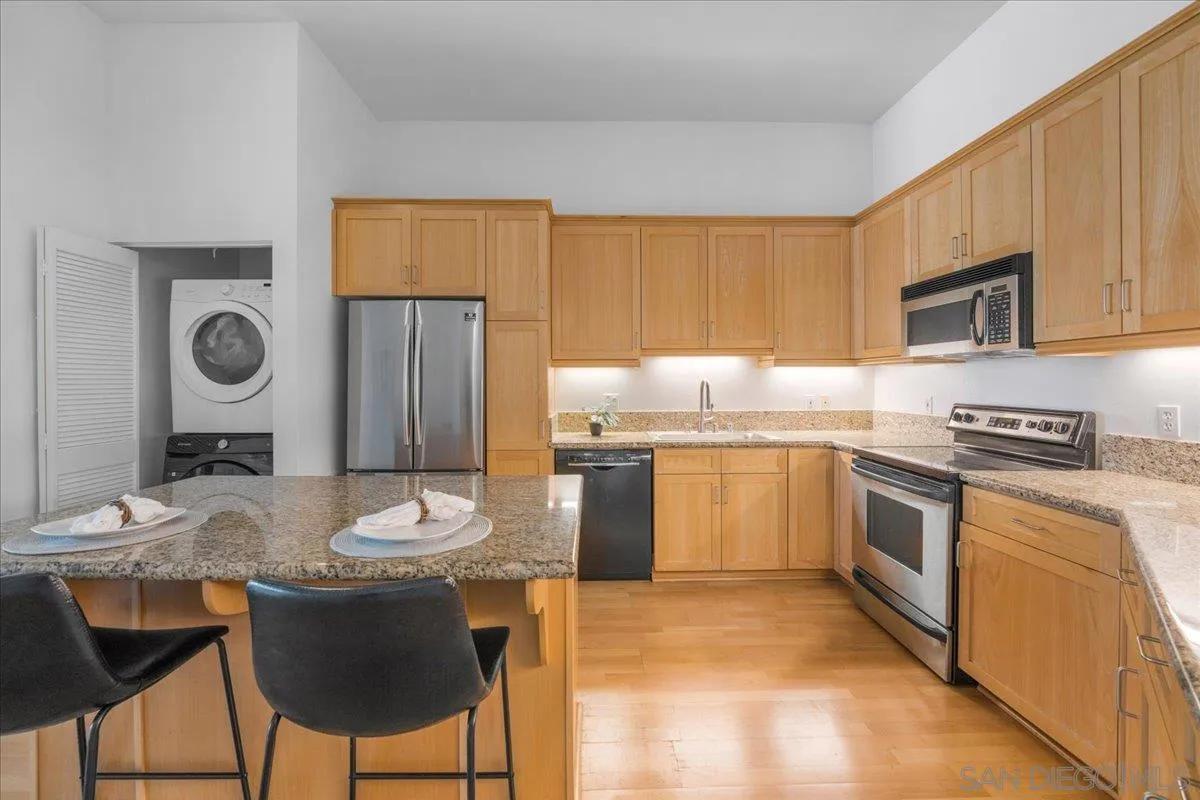 3211 5th Ave Unit 202