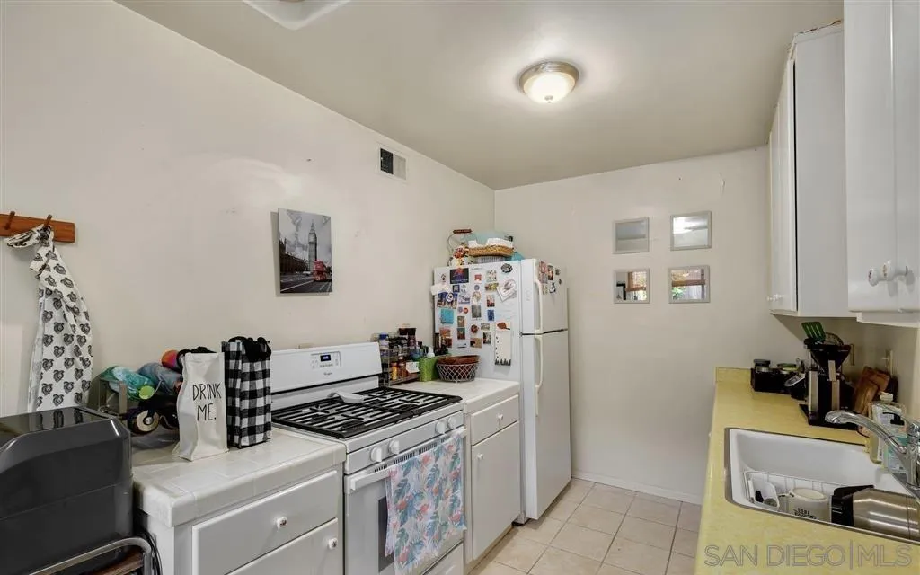 344-46 N Acacia Ave