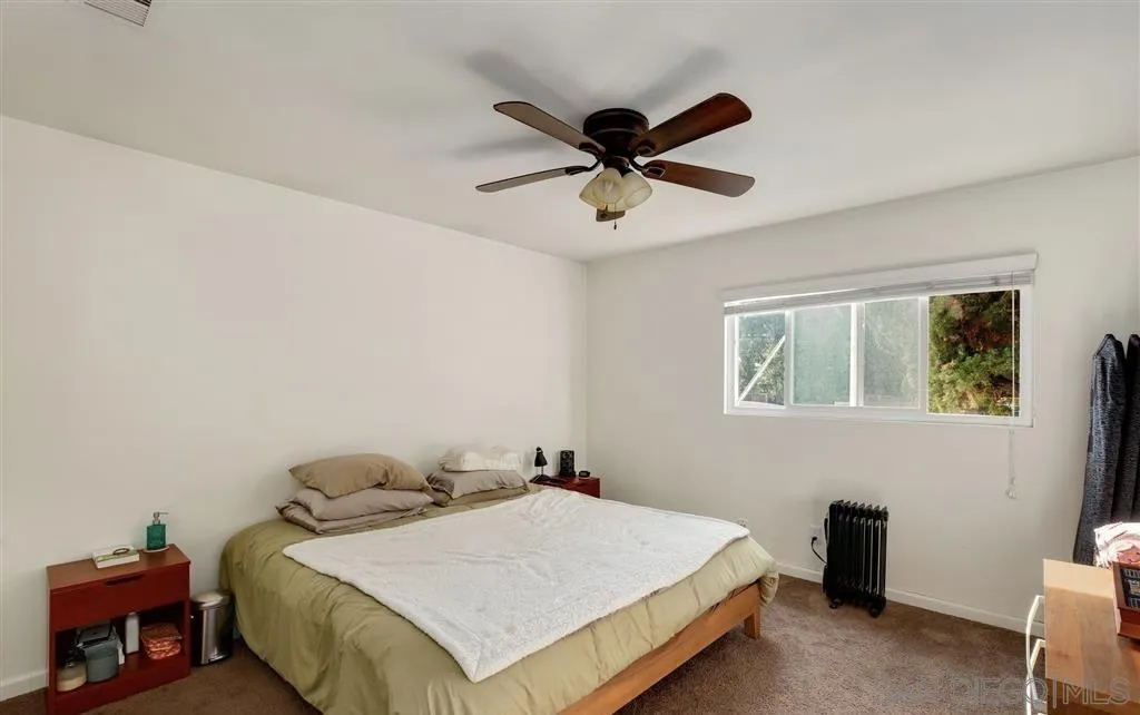 344-46 N Acacia Ave