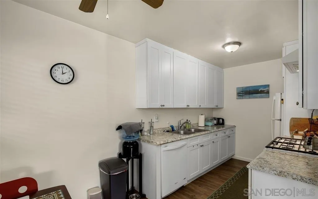 344-46 N Acacia Ave