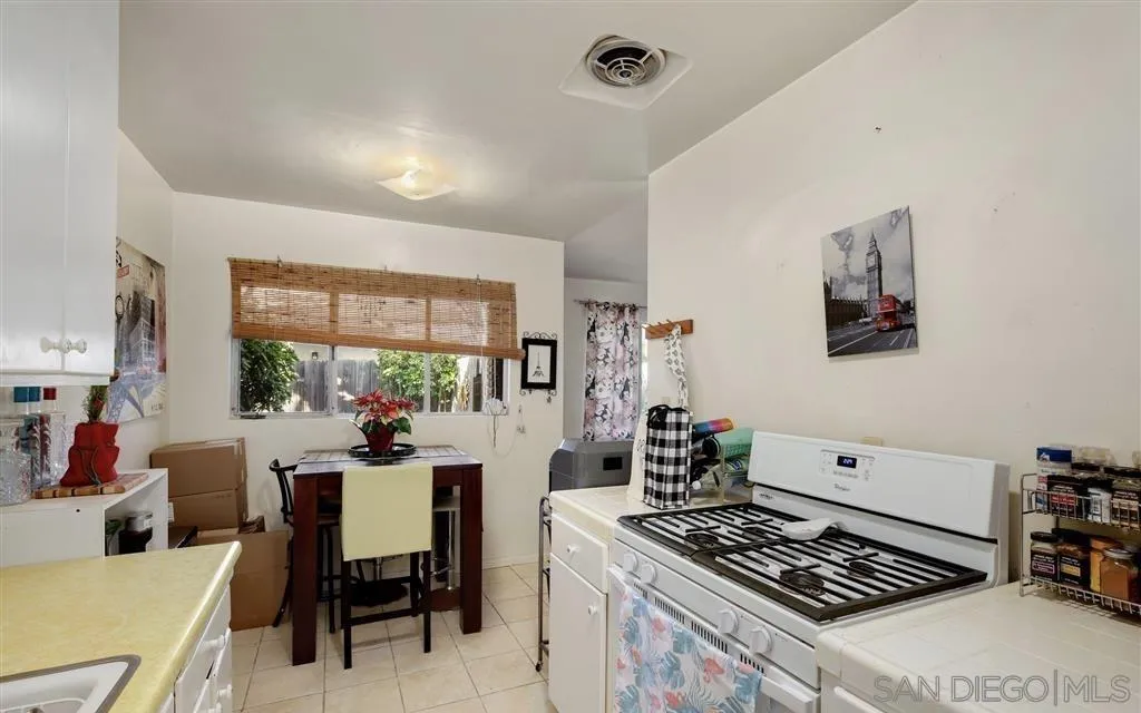 344-46 N Acacia Ave