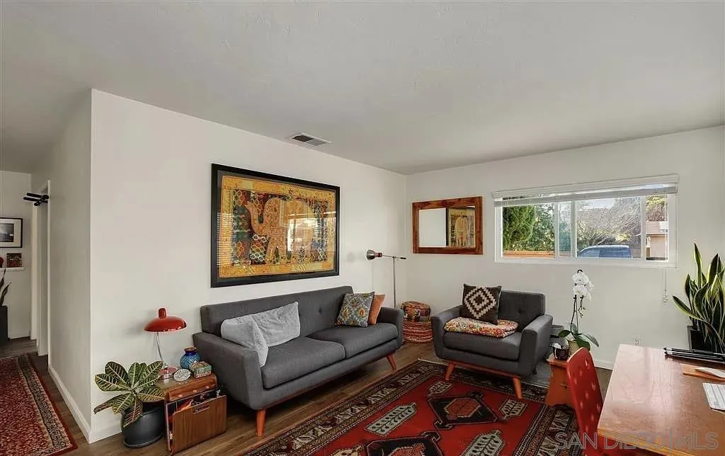 344-46 N Acacia Ave