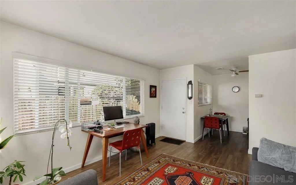 344-46 N Acacia Ave