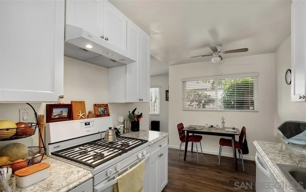 344-46 N Acacia Ave
