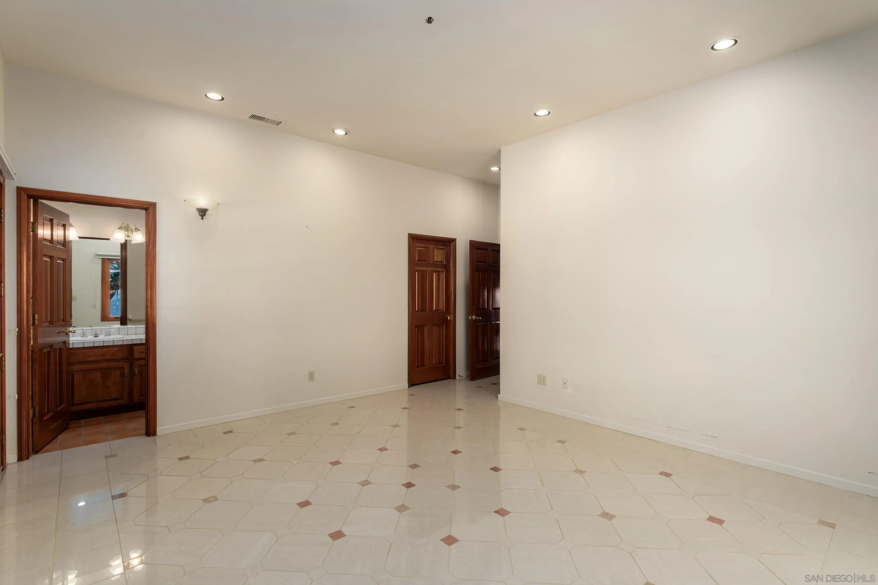 4029 Alta Loma Dr