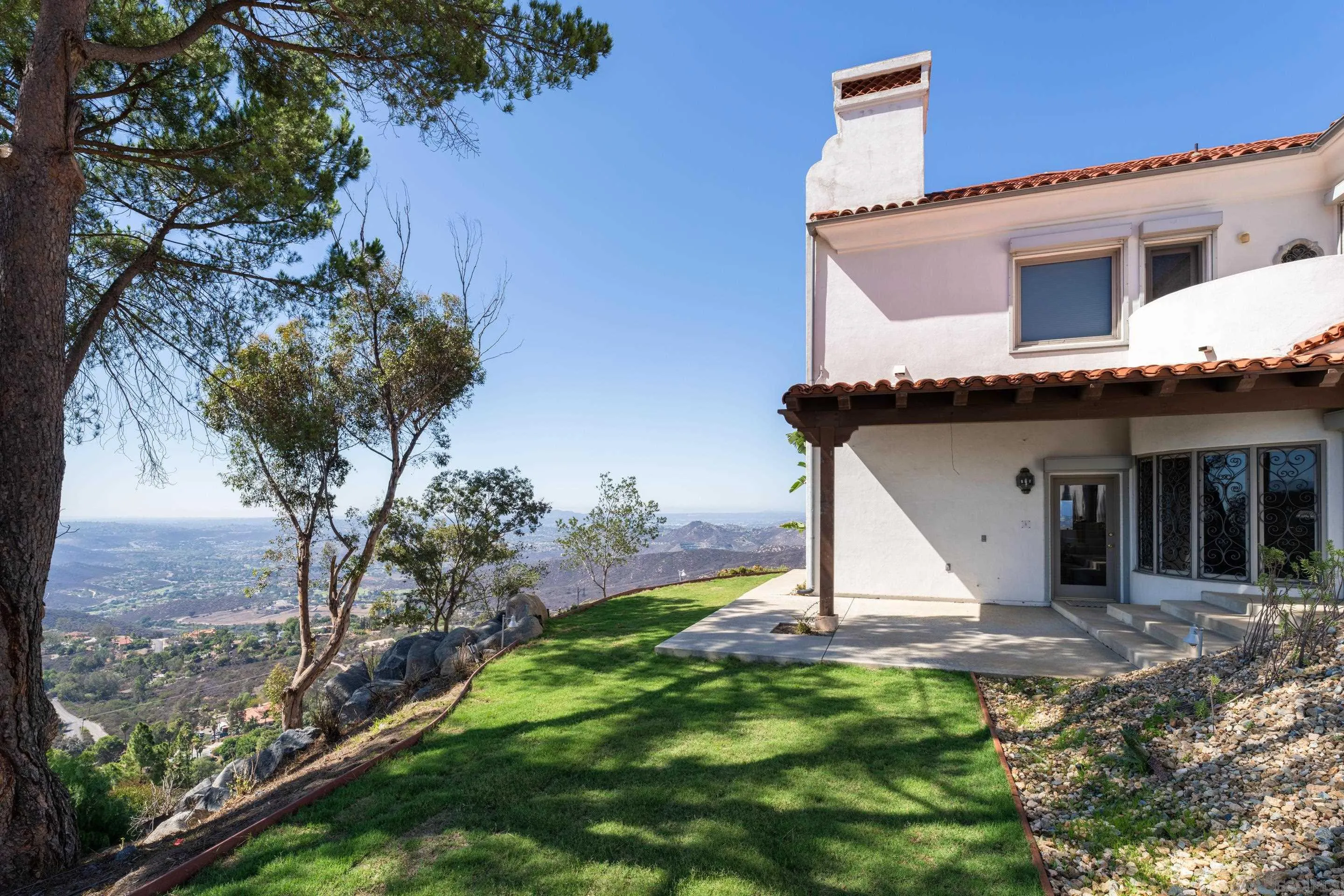 4029 Alta Loma Dr