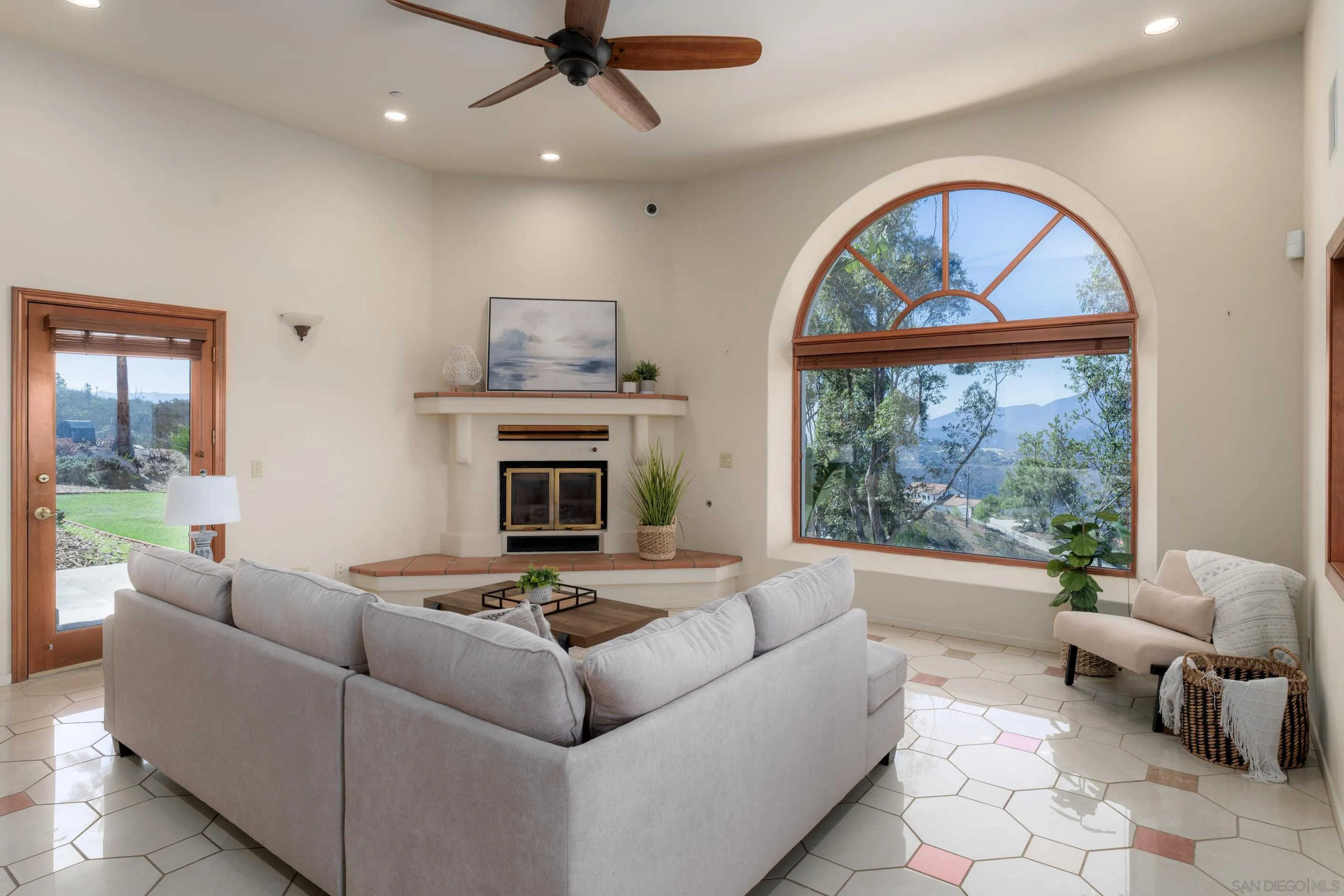 4029 Alta Loma Dr