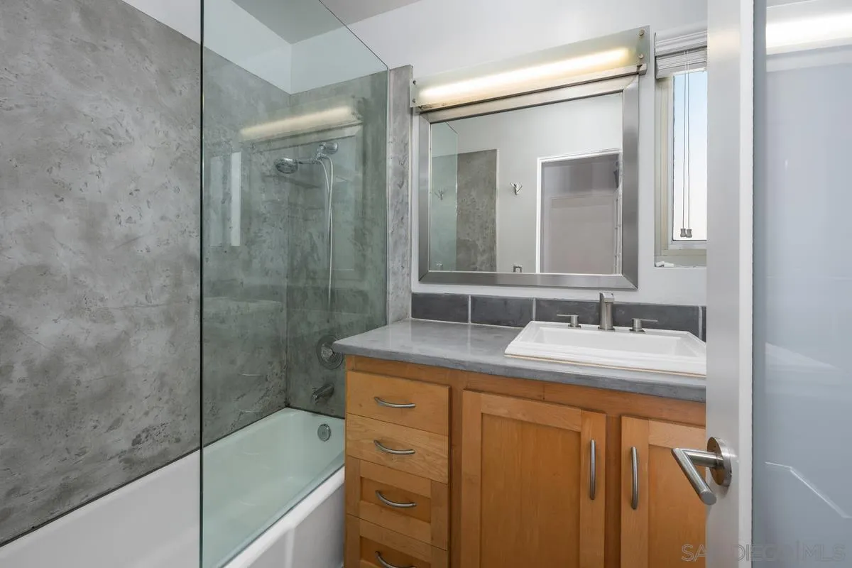 2600 Torrey Pines Rd Unit A31