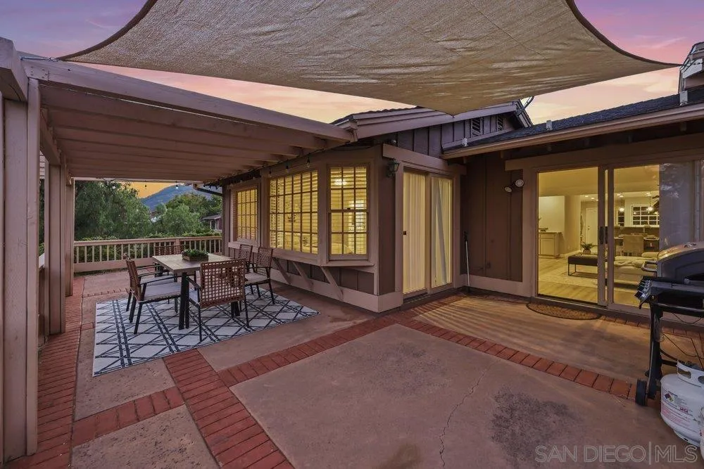 8635 Circle R Valley