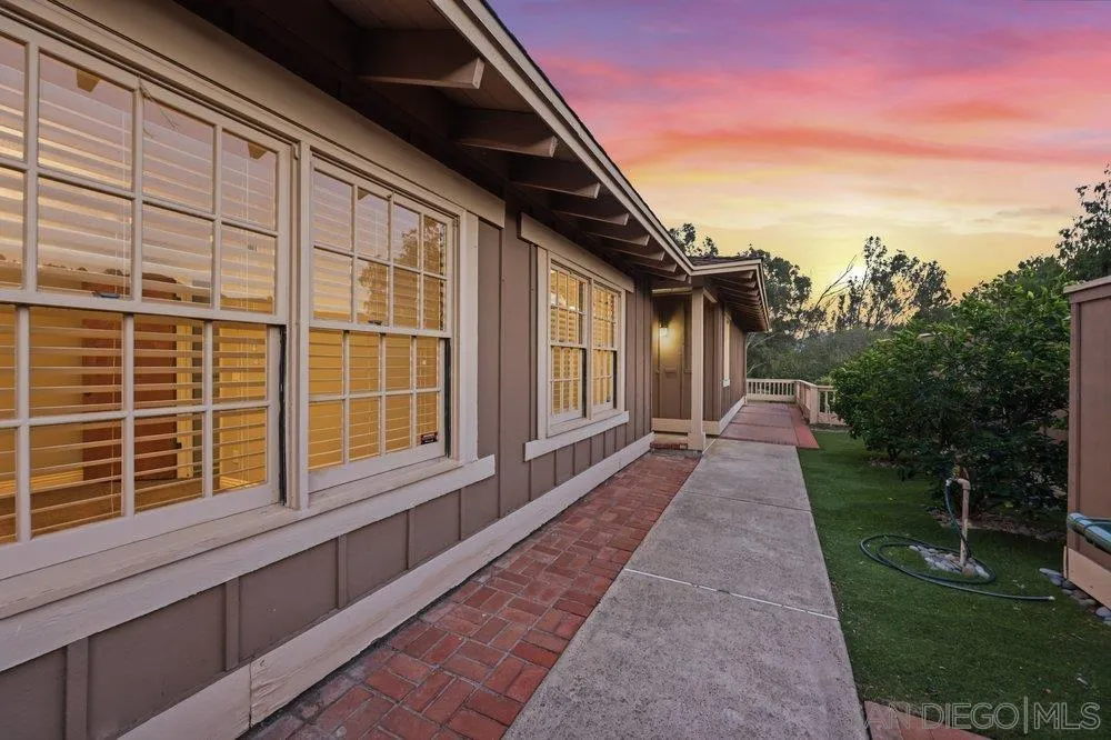 8635 Circle R Valley