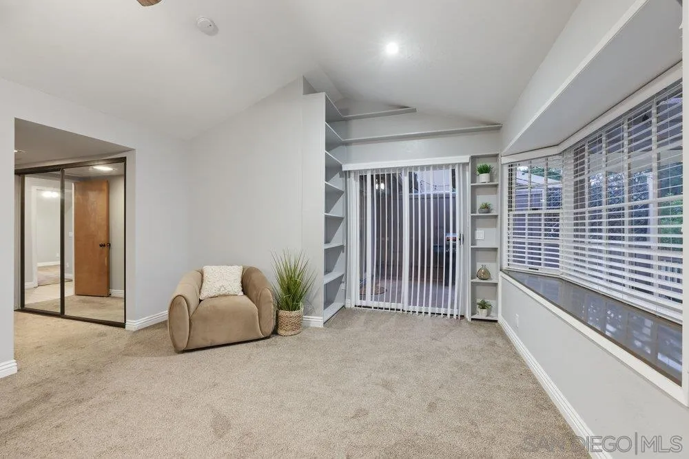 8635 Circle R Valley