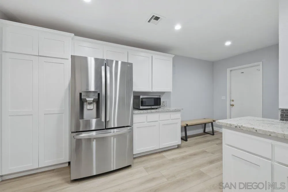 8635 Circle R Valley