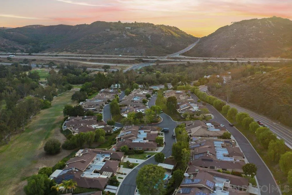 8635 Circle R Valley