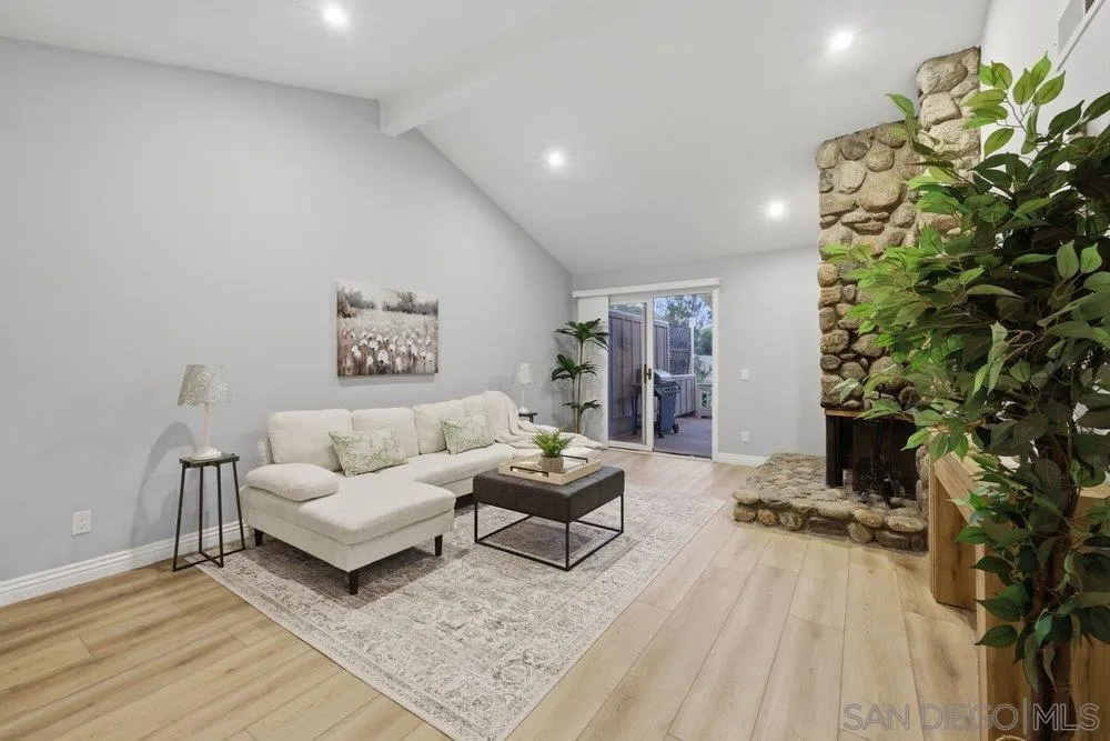 8635 Circle R Valley