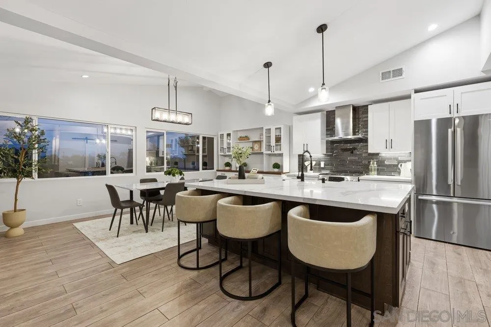 6217 Boulder Lake
