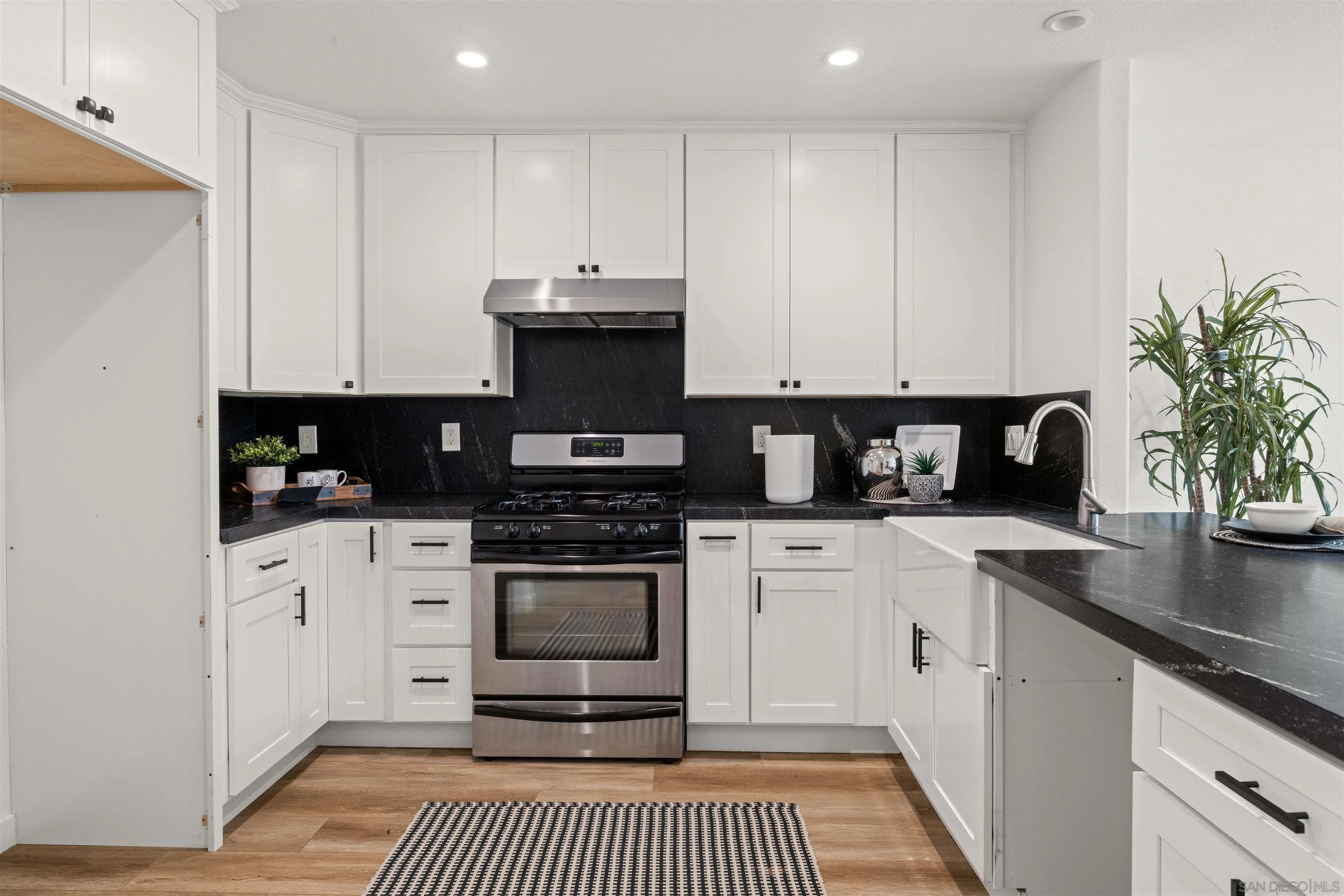18664 Applewood Unit 76