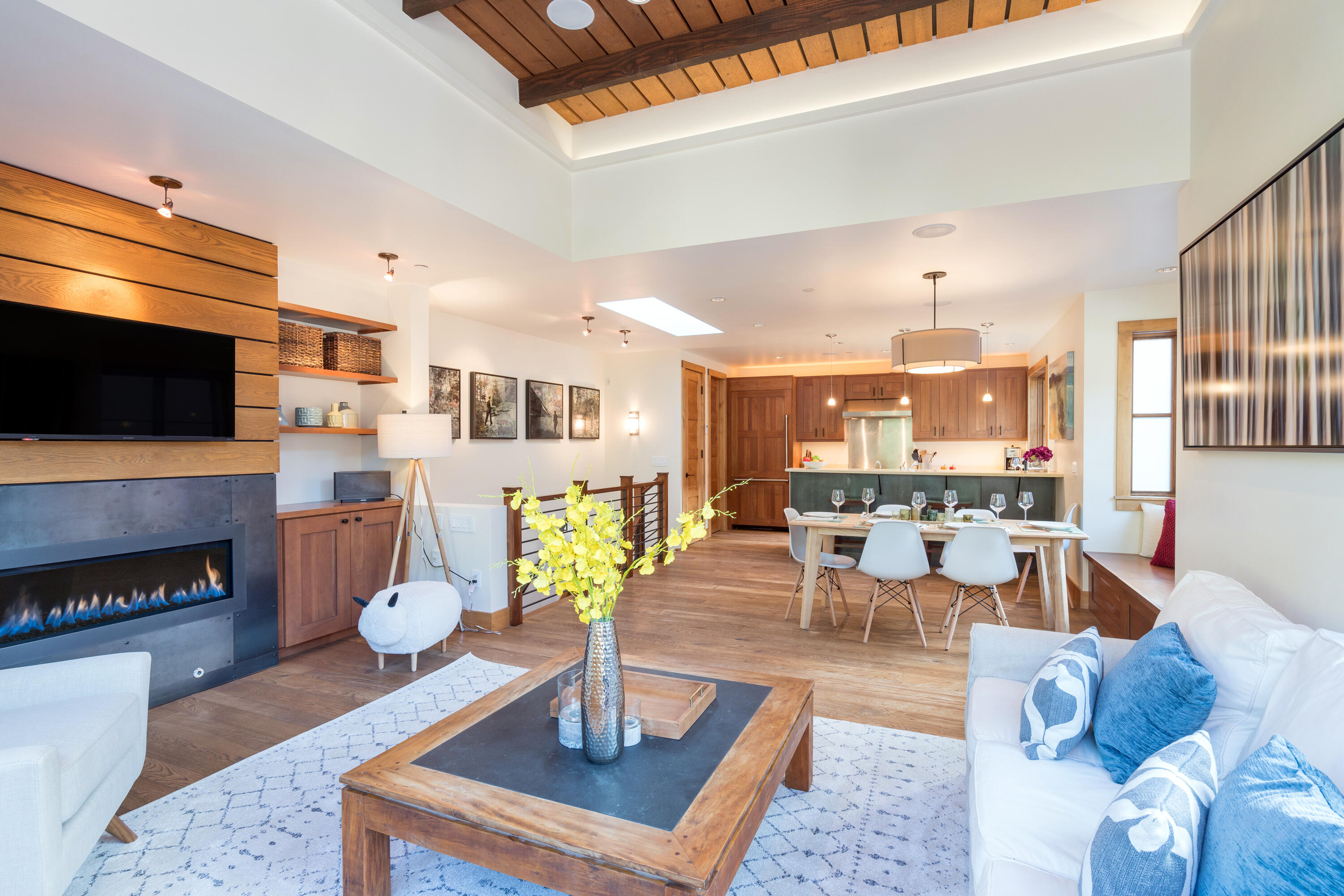 394 W Colorado Avenue